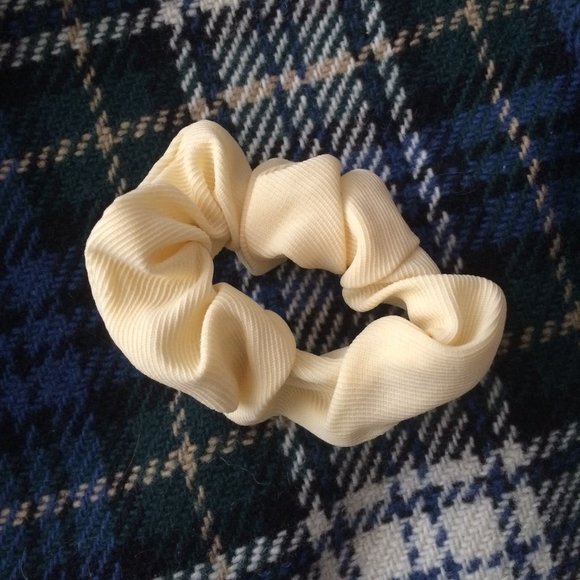 Pale yellow scrunchie (add to bundle to get 10% off 2 or more items) - Picture 2 of 4